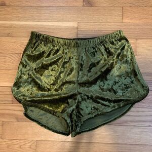 Heart & Hips medium green velour sleep shorts